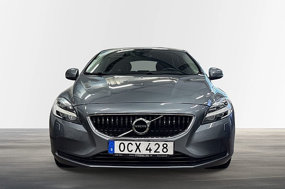 Volvo V40 2 of 5