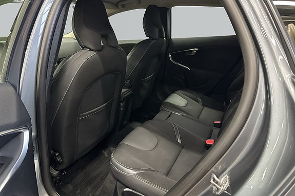 Volvo V40 7 of 16