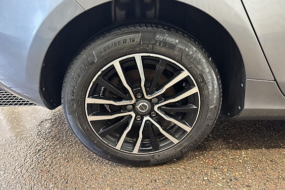 Volvo V40 9 of 16