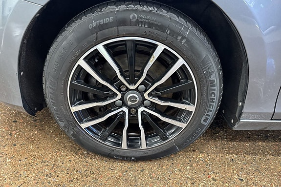 Volvo V40 11 of 16