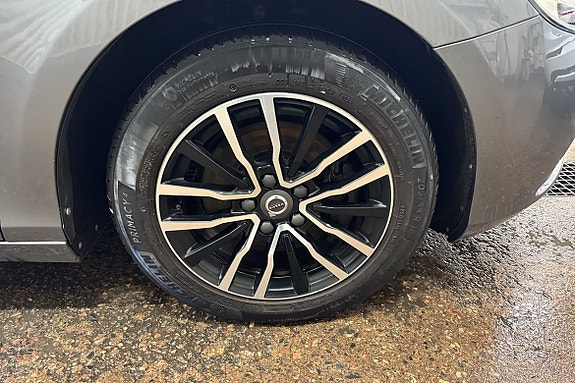 Volvo V40 10 of 16