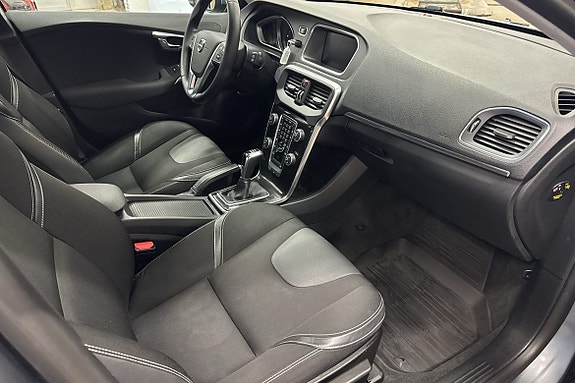 Volvo V40 13 of 16