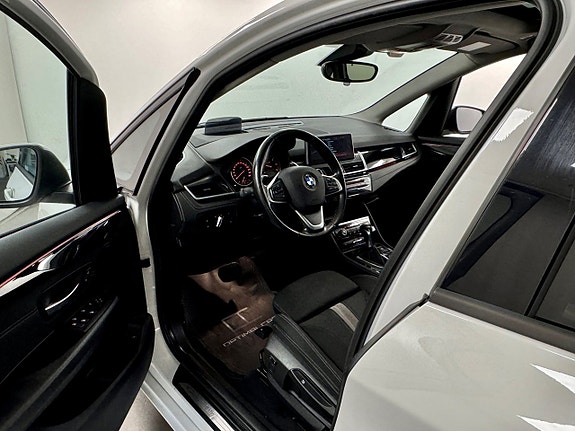 BMW 220d 3 of 14