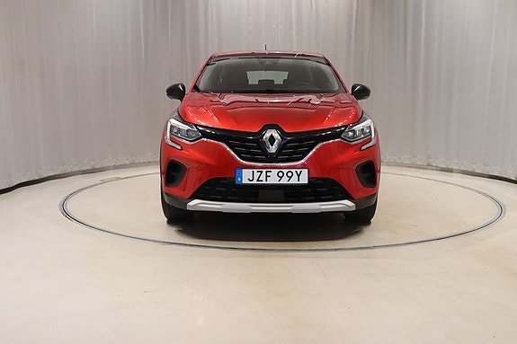 Renault Captur 2 of 5