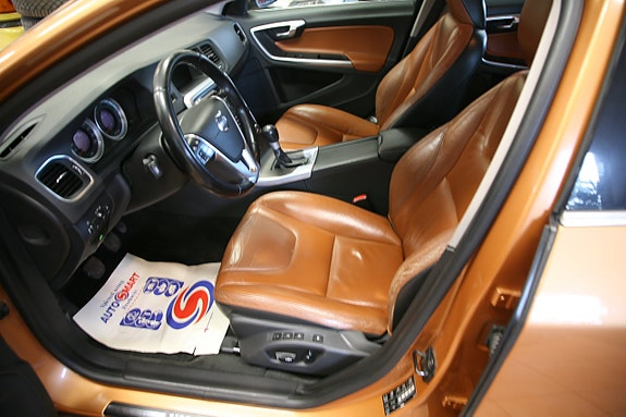Volvo V60 10 of 14
