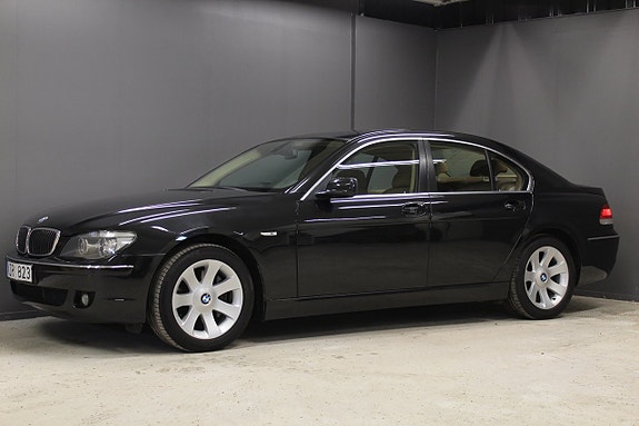 BMW 730 2 of 5