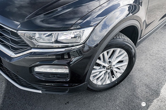 Volkswagen T-Roc 3 of 12