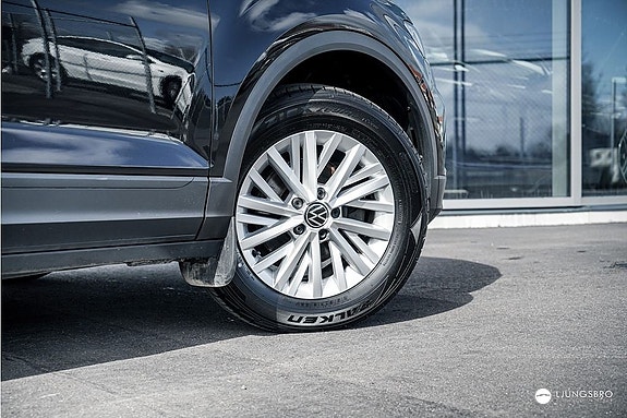 Volkswagen T-Roc 4 of 5
