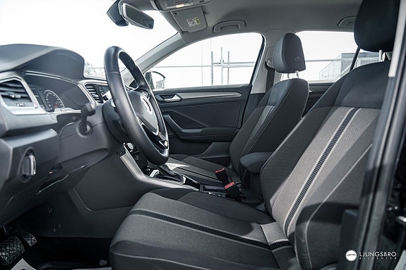 Volkswagen T-Roc 5 of 12
