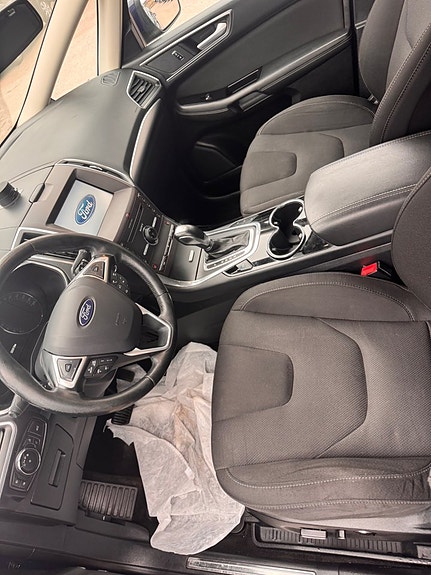 Ford S-MAX 8 of 12