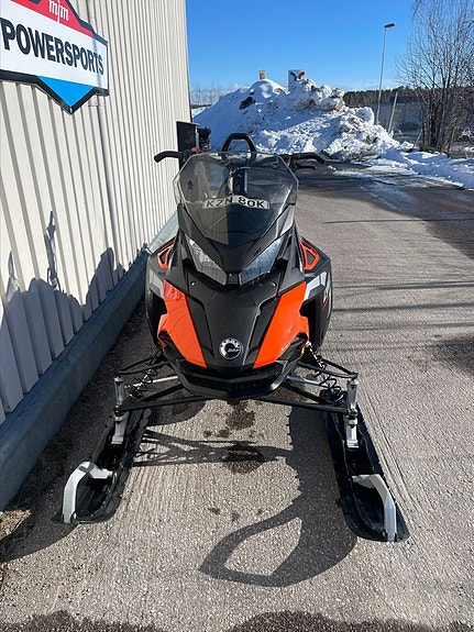 Lynx Xterrain STD 3700 600 Efi Moms! 3 of 4