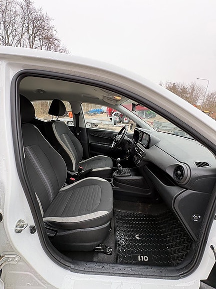 Hyundai i10 9 of 13