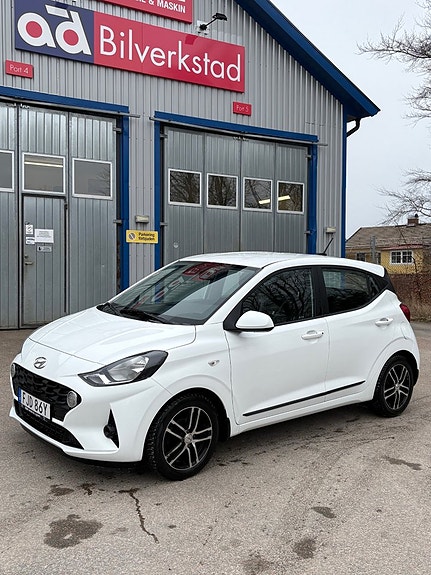 Hyundai i10 2 of 13