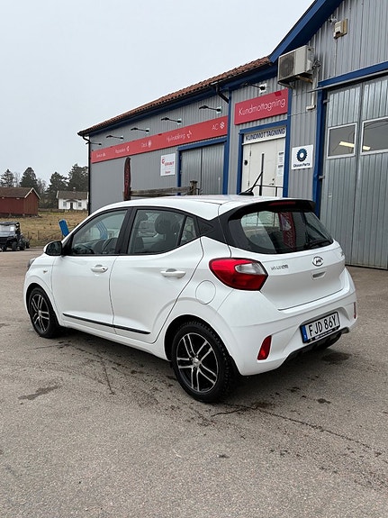 Hyundai i10 4 of 13