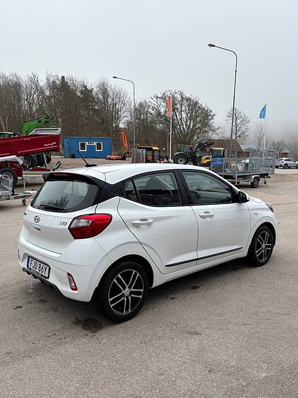 Hyundai i10 6 of 13