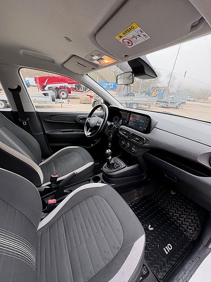 Hyundai i10 10 of 13
