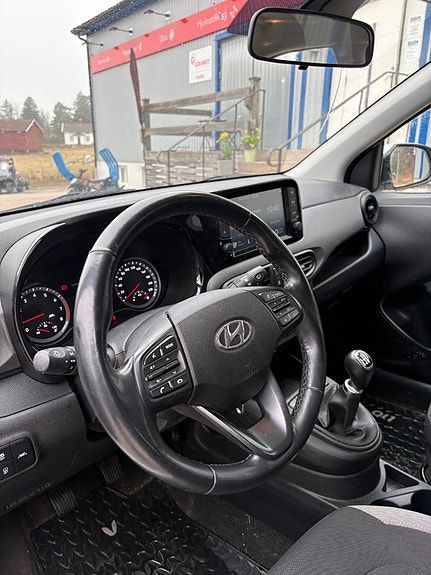 Hyundai i10 12 of 13