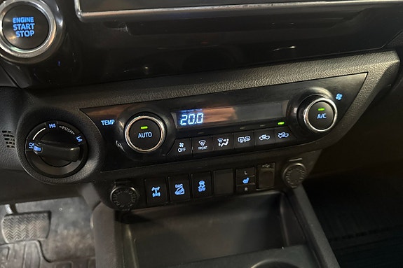 Toyota HiLux 19 of 22