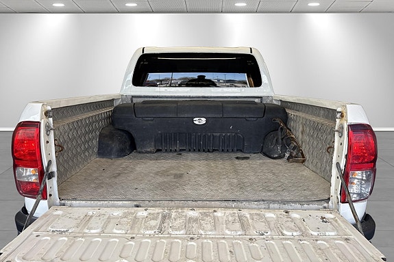 Toyota HiLux 8 of 22