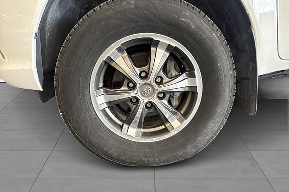 Toyota HiLux 9 of 22