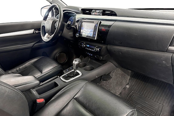 Toyota HiLux 15 of 22