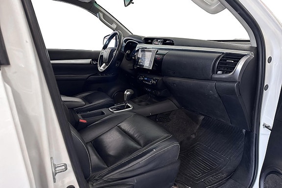 Toyota HiLux 14 of 22