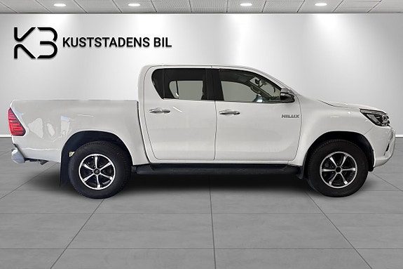 Toyota HiLux 2 of 5