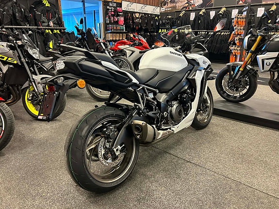 Suzuki GSX-S1000 GT 5 of 5