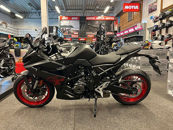 Suzuki GSX-8R 4 of 5