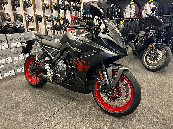 Suzuki GSX-8R 2 of 5