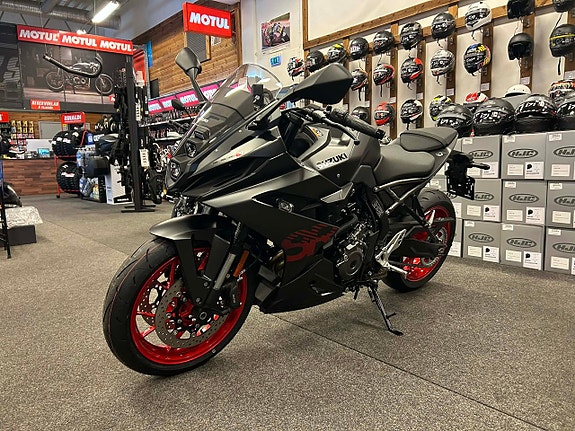Suzuki GSX-8R 3 of 5
