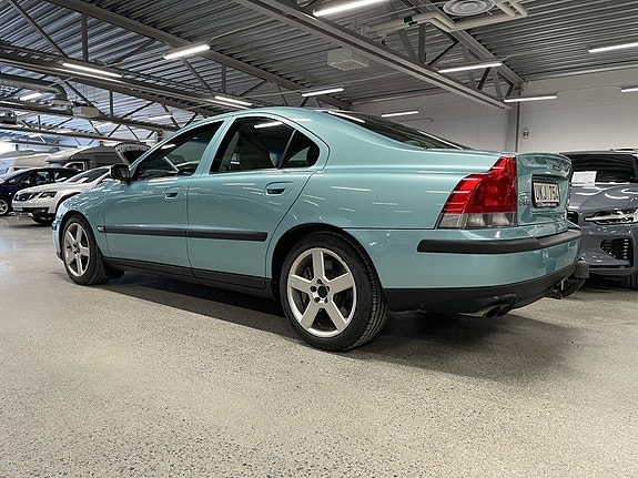 Volvo S60 3 of 5