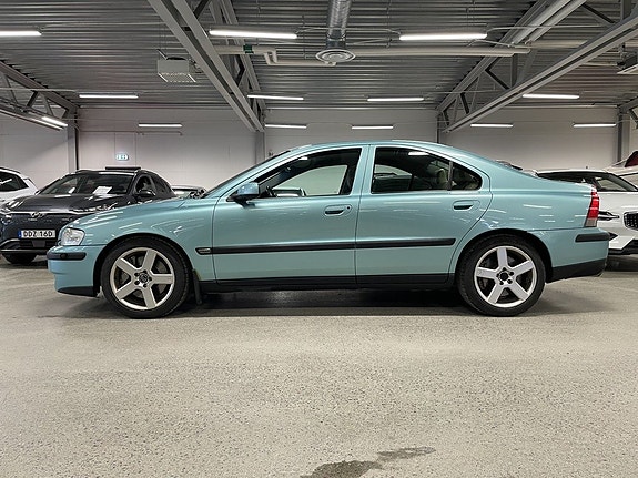 Volvo S60 2 of 5