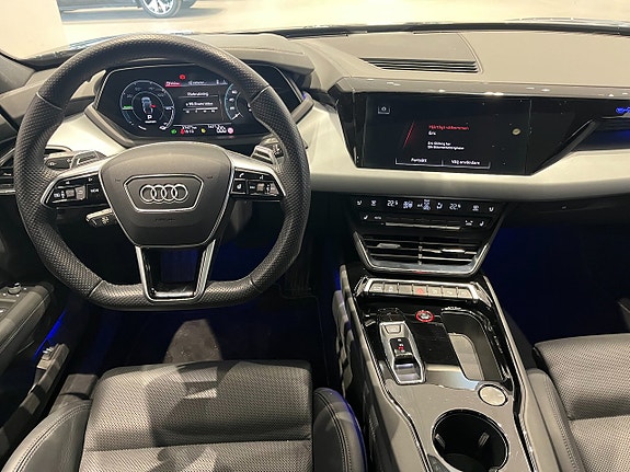 Audi e-tron GT 15 of 22