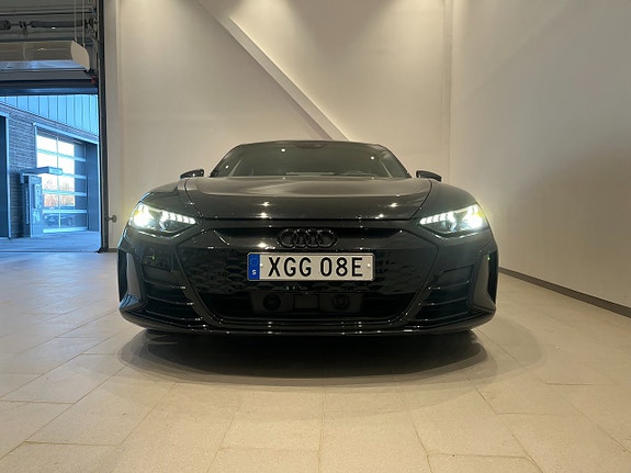 Audi e-tron GT 4 of 5