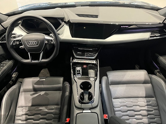 Audi e-tron GT 14 of 22