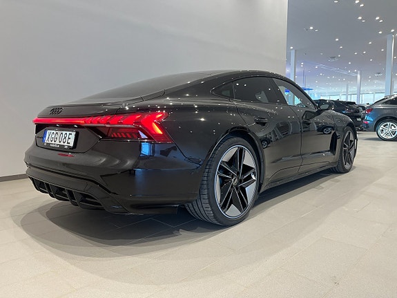 Audi e-tron GT 2 of 5