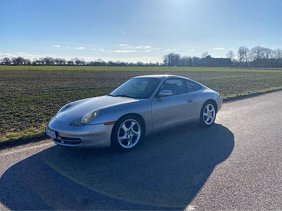 Porsche 911 Carrera 2 of 5