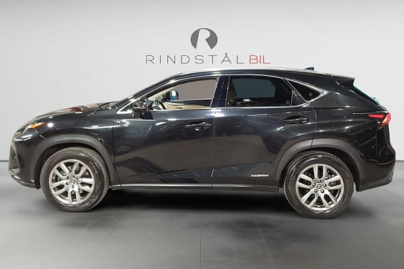 Lexus NX300h 4 of 5
