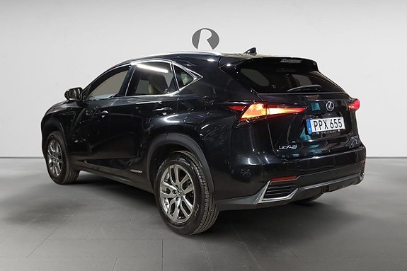 Lexus NX300h 5 of 5