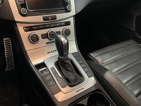 Volkswagen Passat Alltrack 10 of 14