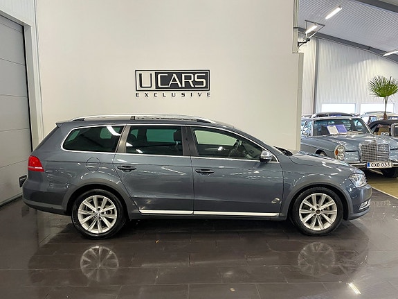 Volkswagen Passat Alltrack 2 of 5