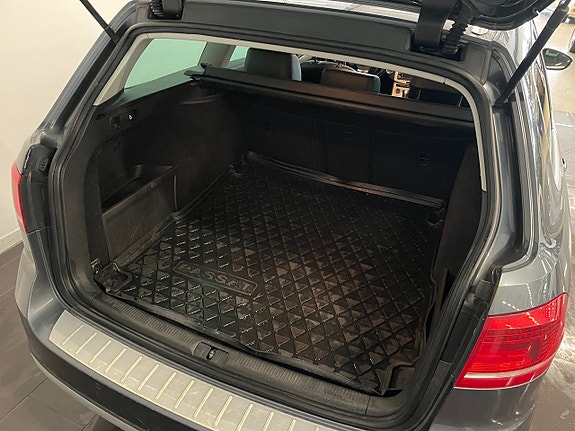Volkswagen Passat Alltrack 12 of 14