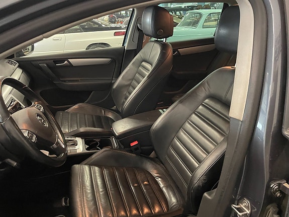 Volkswagen Passat Alltrack 9 of 14