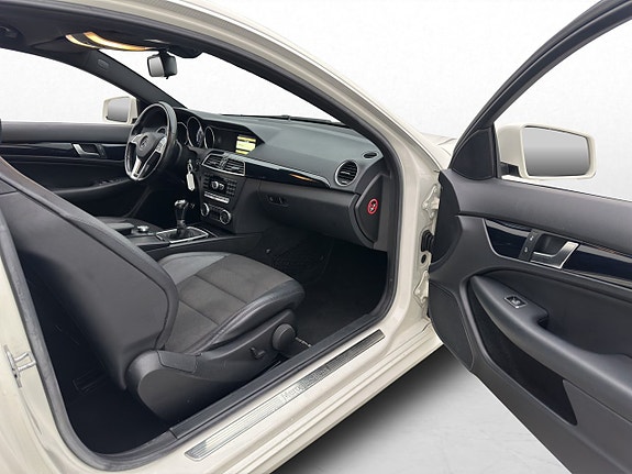 Mercedes-Benz C180 17 of 24