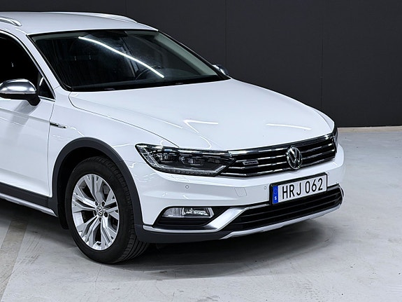 Volkswagen Passat Alltrack 8 of 16