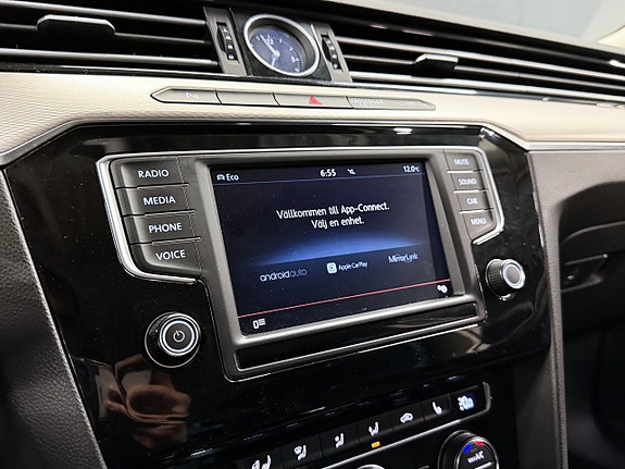 Volkswagen Passat Alltrack 12 of 16