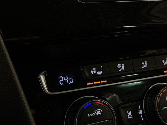 Volkswagen Passat Alltrack 9 of 16