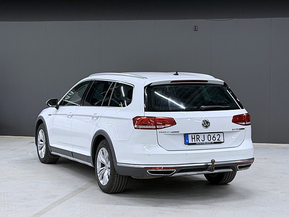 Volkswagen Passat Alltrack 6 of 16