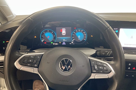 Volkswagen Golf VIII 7 of 9